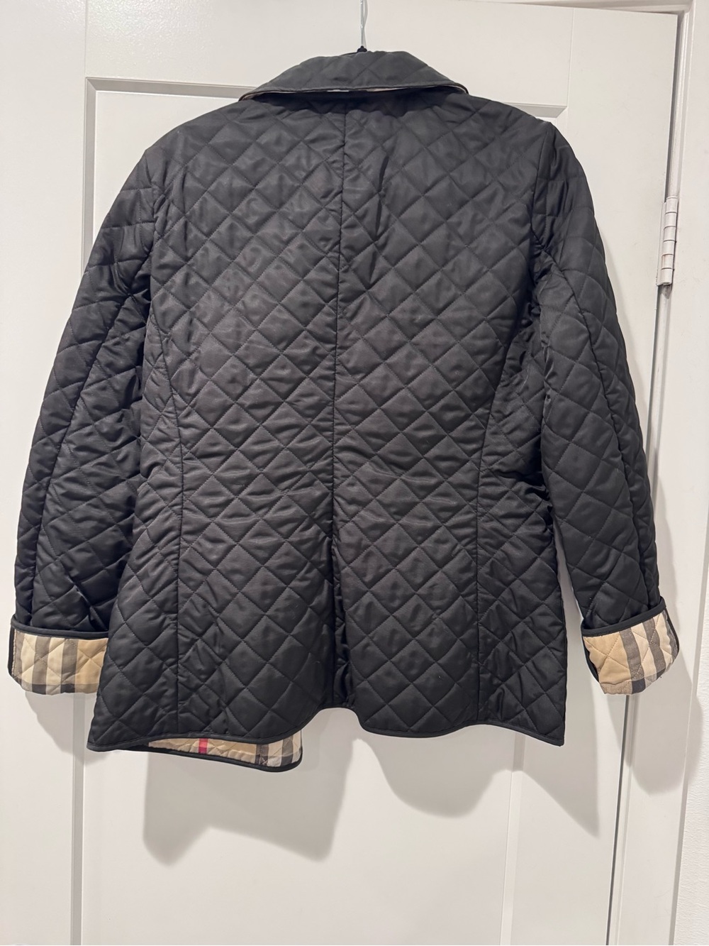 Burberry Quilted Black Puffer Jacket with Vintage Check Trim - Picture 5 of 5